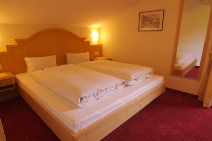 Hotel Garni Larcherhof Mayrhofen Rum bild
