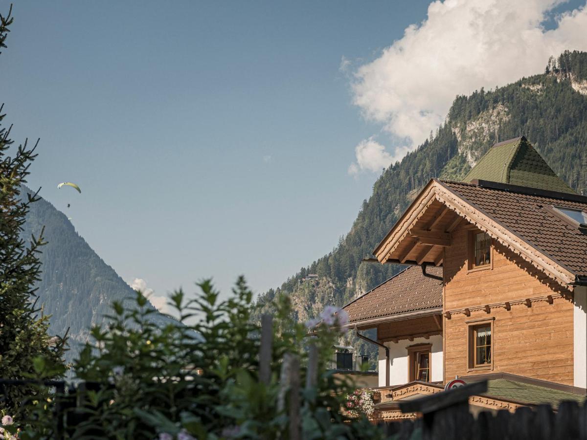 Hotel Garni Larcherhof Mayrhofen Exteriör bild