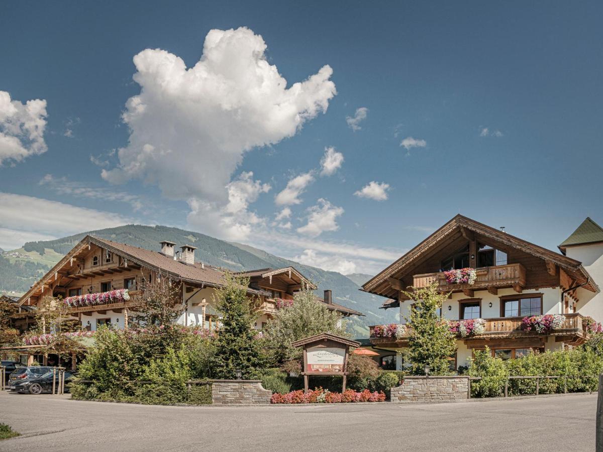 Hotel Garni Larcherhof Mayrhofen Exteriör bild